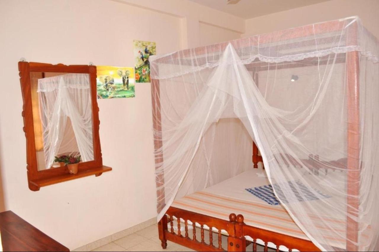 Dilena Beach Inn Tangalle Bagian luar foto