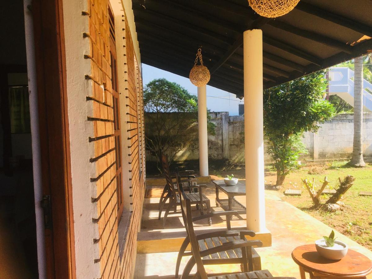 Dilena Beach Inn Tangalle Bagian luar foto