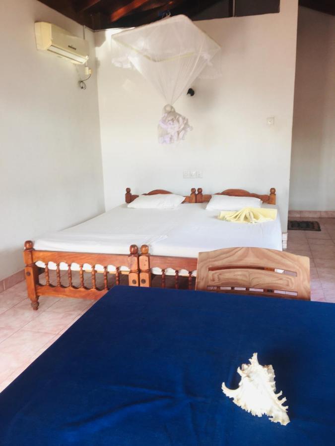 Dilena Beach Inn Tangalle Bagian luar foto