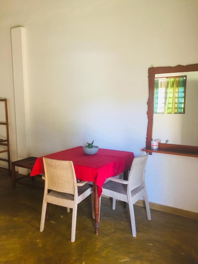 Dilena Beach Inn Tangalle Bagian luar foto