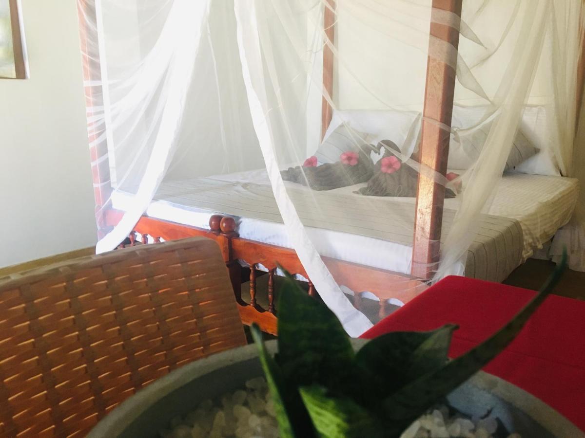 Dilena Beach Inn Tangalle Bagian luar foto