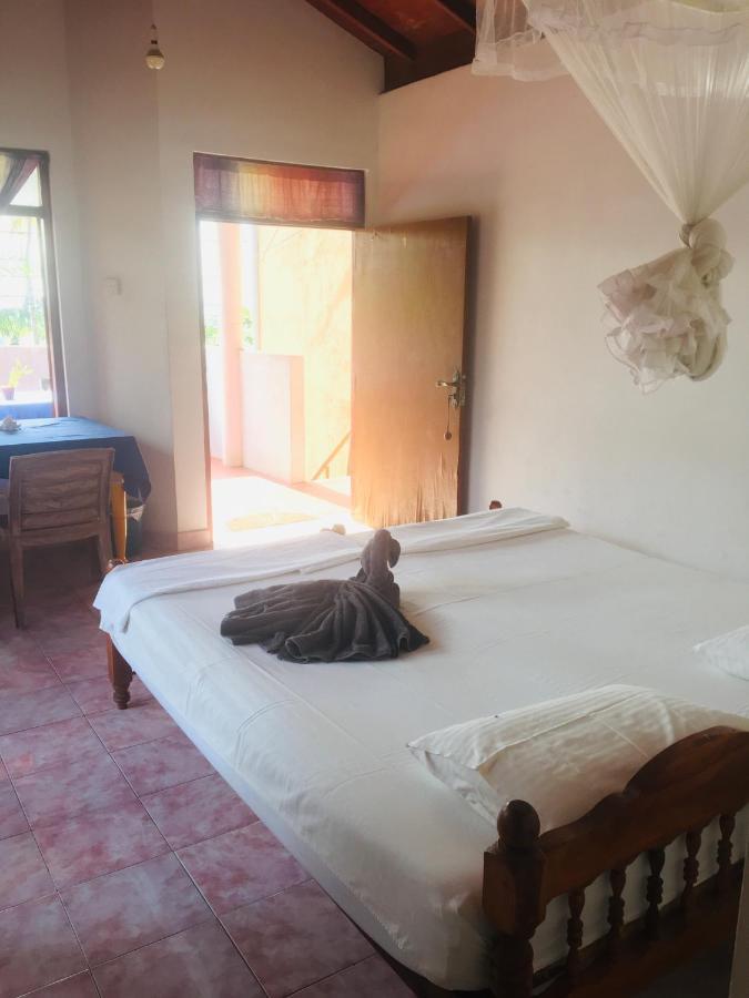 Dilena Beach Inn Tangalle Bagian luar foto