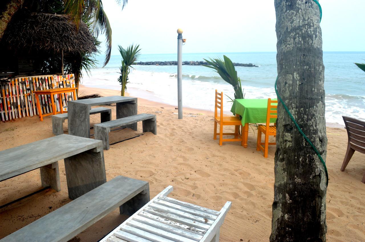 Dilena Beach Inn Tangalle Bagian luar foto