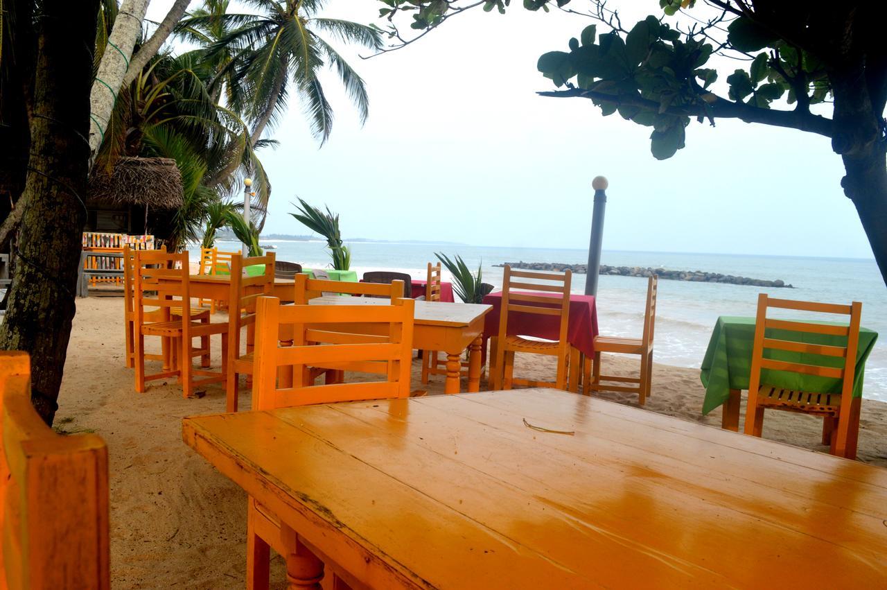 Dilena Beach Inn Tangalle Bagian luar foto