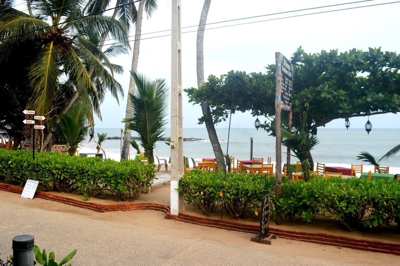 Dilena Beach Inn Tangalle Bagian luar foto