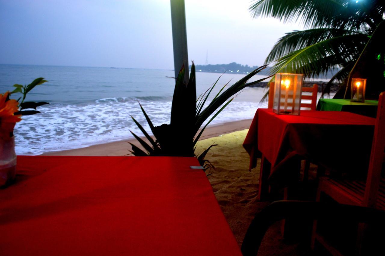 Dilena Beach Inn Tangalle Bagian luar foto
