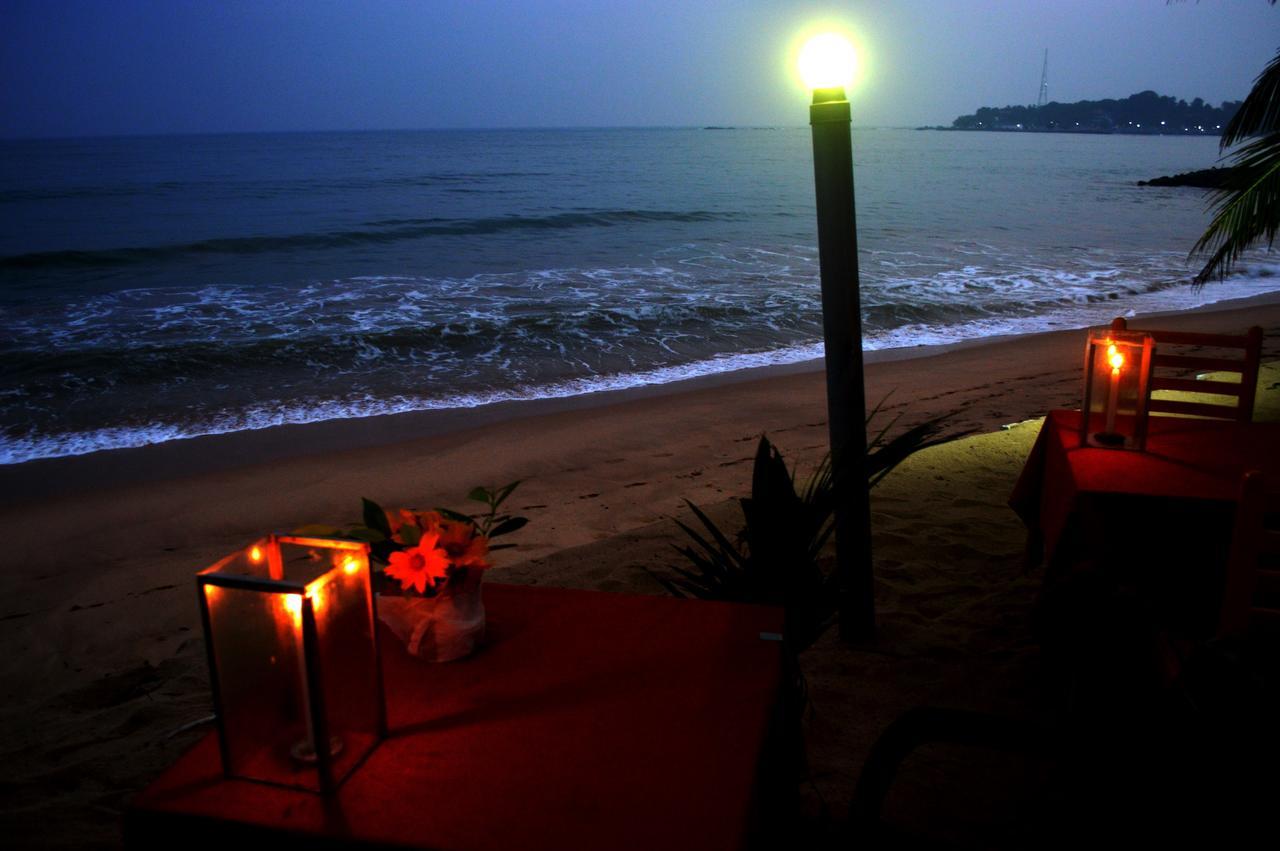 Dilena Beach Inn Tangalle Bagian luar foto